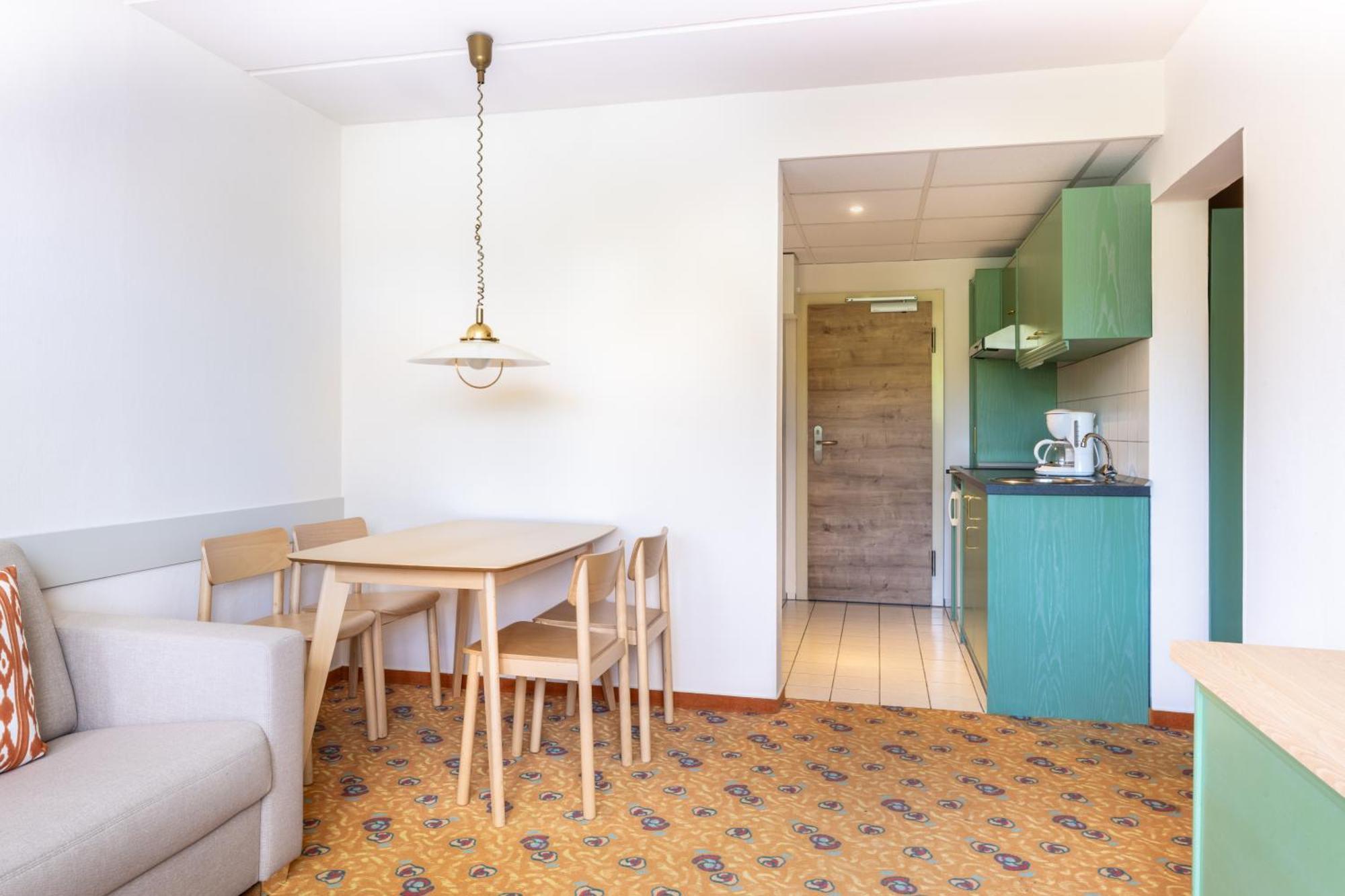 15-Bedroom Apartment